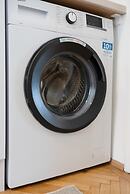 City Apartment - 5 min to Metro