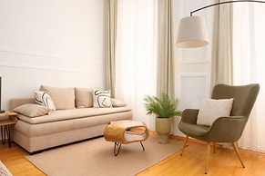 City Apartment - 5 min to Metro