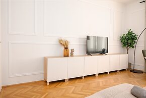 City Apartment - 5 min to Metro