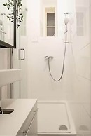 City Apartment - 5 min to Metro