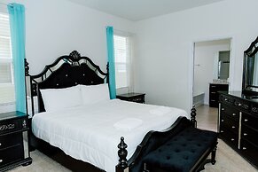 7600oml-solterra Resort 5 Bedroom Home by RedAwning