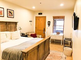 Bear Creek Lodge 111 2 Bedroom Condo by Alpine Lodging Telluride