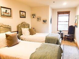 Bear Creek Lodge 111 2 Bedroom Condo by Alpine Lodging Telluride