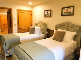 Bear Creek Lodge 111 2 Bedroom Condo by Alpine Lodging Telluride