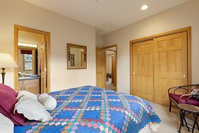 1952 Northstar 3 Bedroom Townhouse by RedAwning