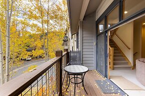 1952 Northstar 3 Bedroom Townhouse by RedAwning