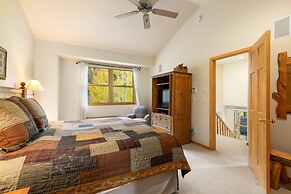 1952 Northstar 3 Bedroom Townhouse by RedAwning