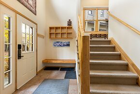 1952 Northstar 3 Bedroom Townhouse by RedAwning