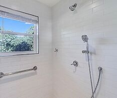 Clifton Cottage 6031rpe 1 Bedroom Cottage by RedAwning