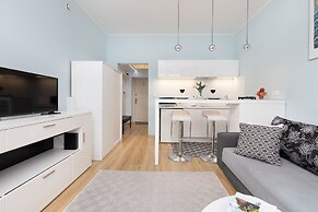 Świętojańska Studio Gdynia by Renters