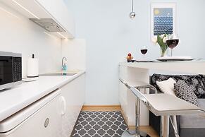 Świętojańska Studio Gdynia by Renters