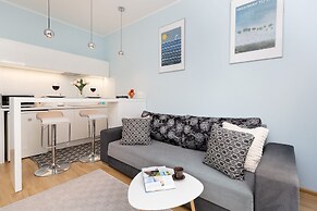 Świętojańska Studio Gdynia by Renters