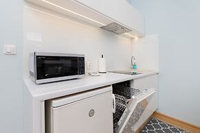 Świętojańska Studio Gdynia by Renters