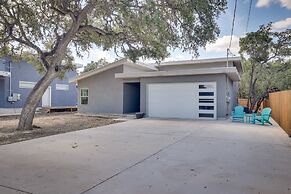 Modern Canyon Lake Vacation Home w/ Furnished Deck