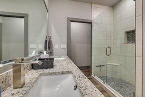 Modern Canyon Lake Vacation Home w/ Furnished Deck