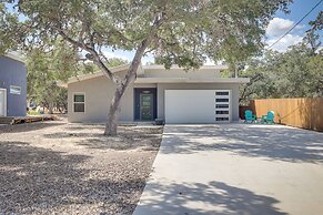 Modern Canyon Lake Vacation Home w/ Furnished Deck