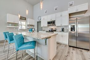 Modern Canyon Lake Vacation Home w/ Furnished Deck