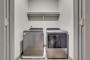 Modern Canyon Lake Vacation Home w/ Furnished Deck