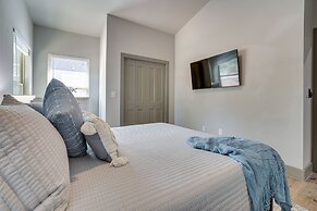 Modern Canyon Lake Vacation Home w/ Furnished Deck