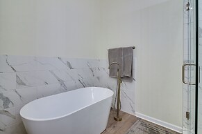 Steps to Ocean: Home w/ Deck in Crystal Beach!