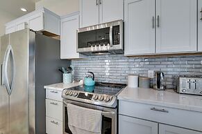 Steps to Ocean: Home w/ Deck in Crystal Beach!