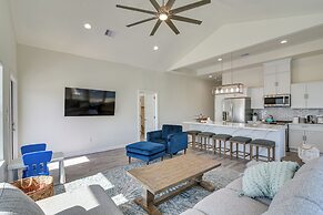 Steps to Ocean: Home w/ Deck in Crystal Beach!