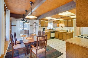 Quaint Big Bear Home w/ Hot Tub: 4 Mi to Skiing!