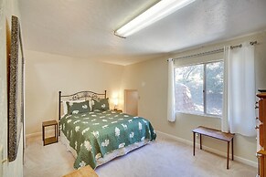 Quaint Big Bear Home w/ Hot Tub: 4 Mi to Skiing!