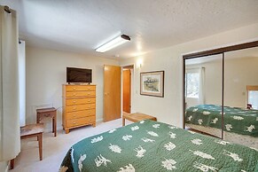 Quaint Big Bear Home w/ Hot Tub: 4 Mi to Skiing!