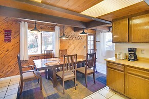 Quaint Big Bear Home w/ Hot Tub: 4 Mi to Skiing!