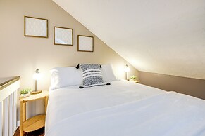 Gilford Townhome w/ Lakefront Beach & Pool Access!