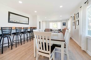 Dom Rodzinny Lakeview Getaway - Walk to Lake Huron