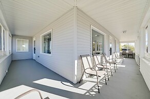 Dom Rodzinny Lakeview Getaway - Walk to Lake Huron