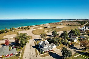 Dom Rodzinny Lakeview Getaway - Walk to Lake Huron