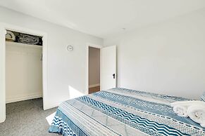 Dom Rodzinny Lakeview Getaway - Walk to Lake Huron