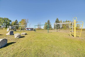 Dom Rodzinny Lakeview Getaway - Walk to Lake Huron