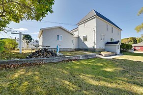 Dom Rodzinny Lakeview Getaway - Walk to Lake Huron