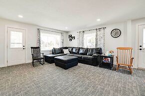 Dom Rodzinny Lakeview Getaway - Walk to Lake Huron