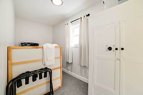 Dom Rodzinny Lakeview Getaway - Walk to Lake Huron