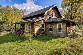 Cozy Adirondack Cabin Retreat in West Chazy!