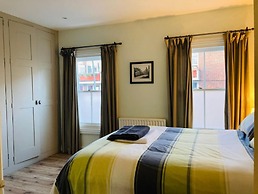 Charming 3-bed House in London