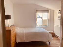 Charming 3-bed House in London