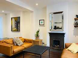 Charming 3-bed House in London