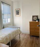 Charming 3-bed House in London