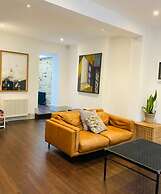 Charming 3-bed House in London