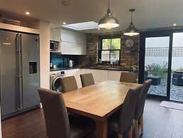 Charming 3-bed House in London