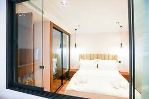 Les Joyeux Luxury Suites & Appart