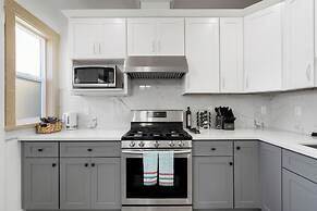 Modern 2Bed 2Bath & parking in Excelsior