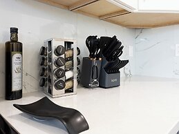 Modern 2Bed 2Bath & parking in Excelsior