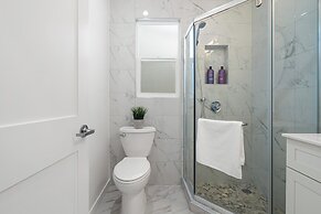 Modern 2Bed 2Bath & parking in Excelsior